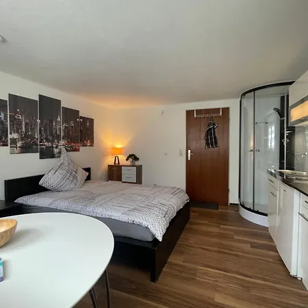 Schickes Kleines Souterrain Apartment