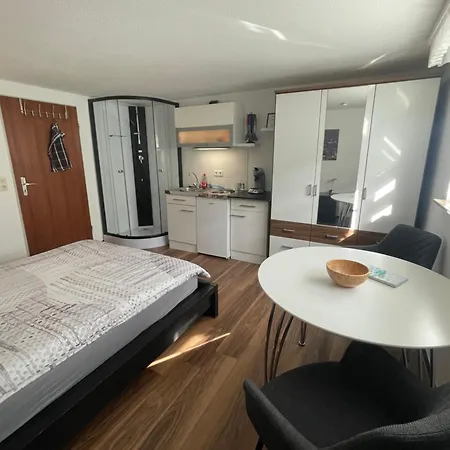 Schickes Kleines Souterrain Apartment