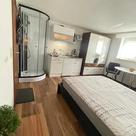 Apartment Schickes Kleines Souterrain *