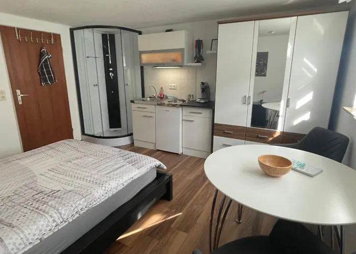 Schickes Kleines Souterrain Apartment